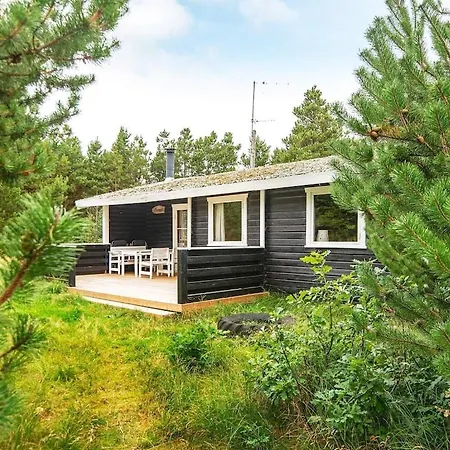 6 Person In Henne-by Traum