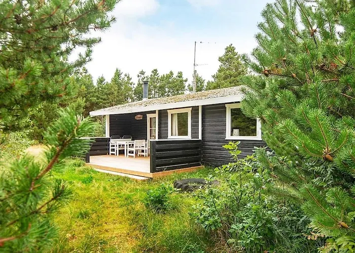 6 Person In Henne-by Traum